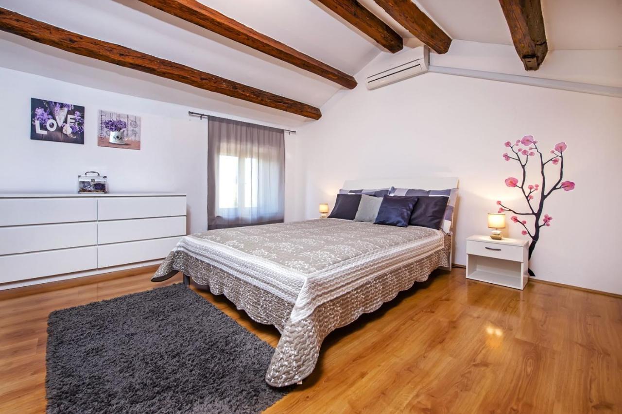 Holiday Apartment Daria 20 ロヴィニ エクステリア 写真