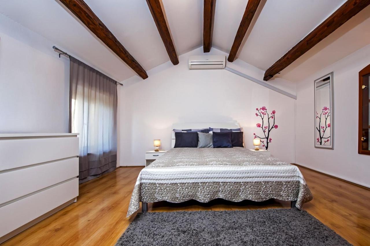 Holiday Apartment Daria 20 ロヴィニ エクステリア 写真