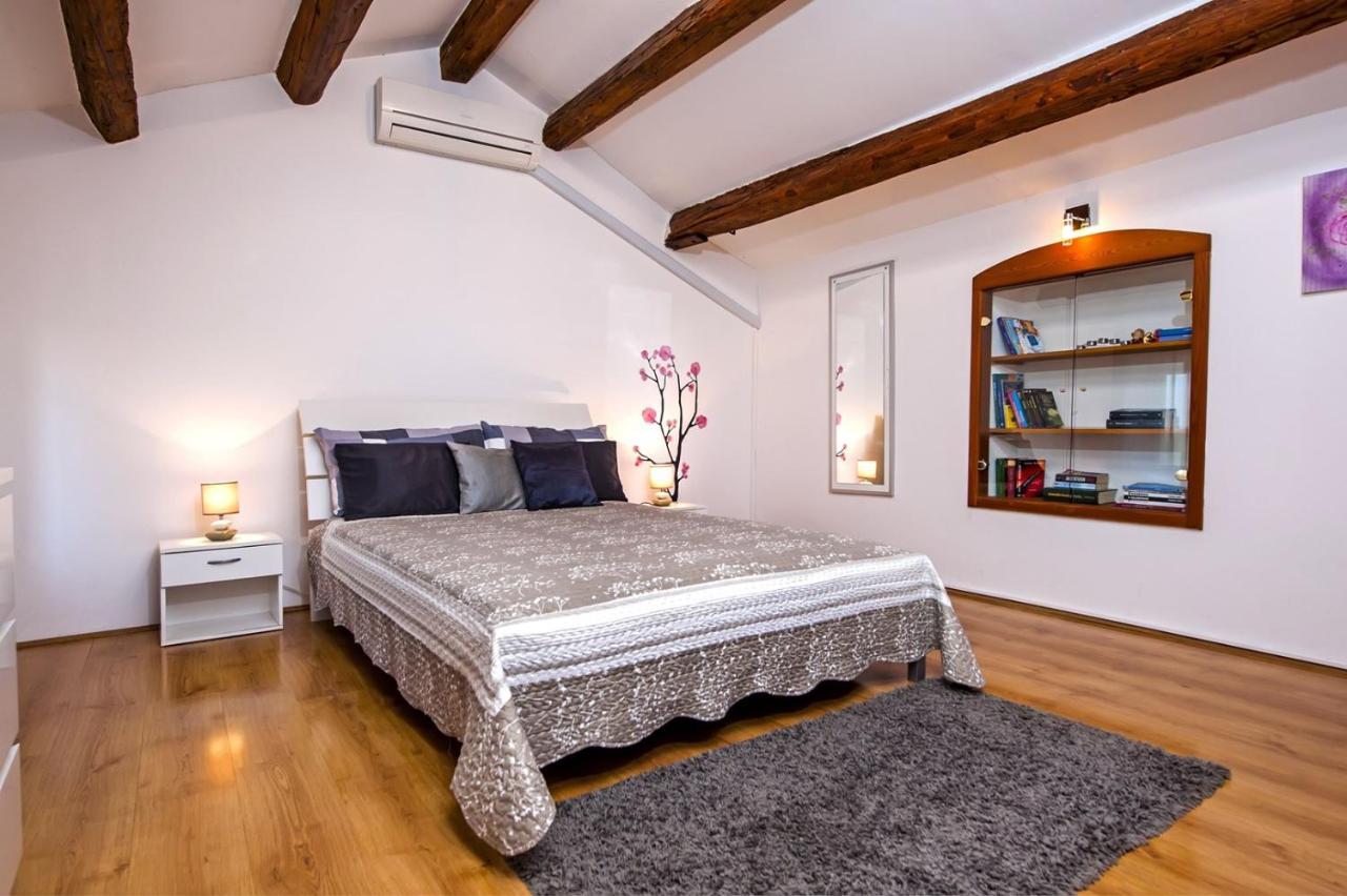 Holiday Apartment Daria 20 ロヴィニ エクステリア 写真
