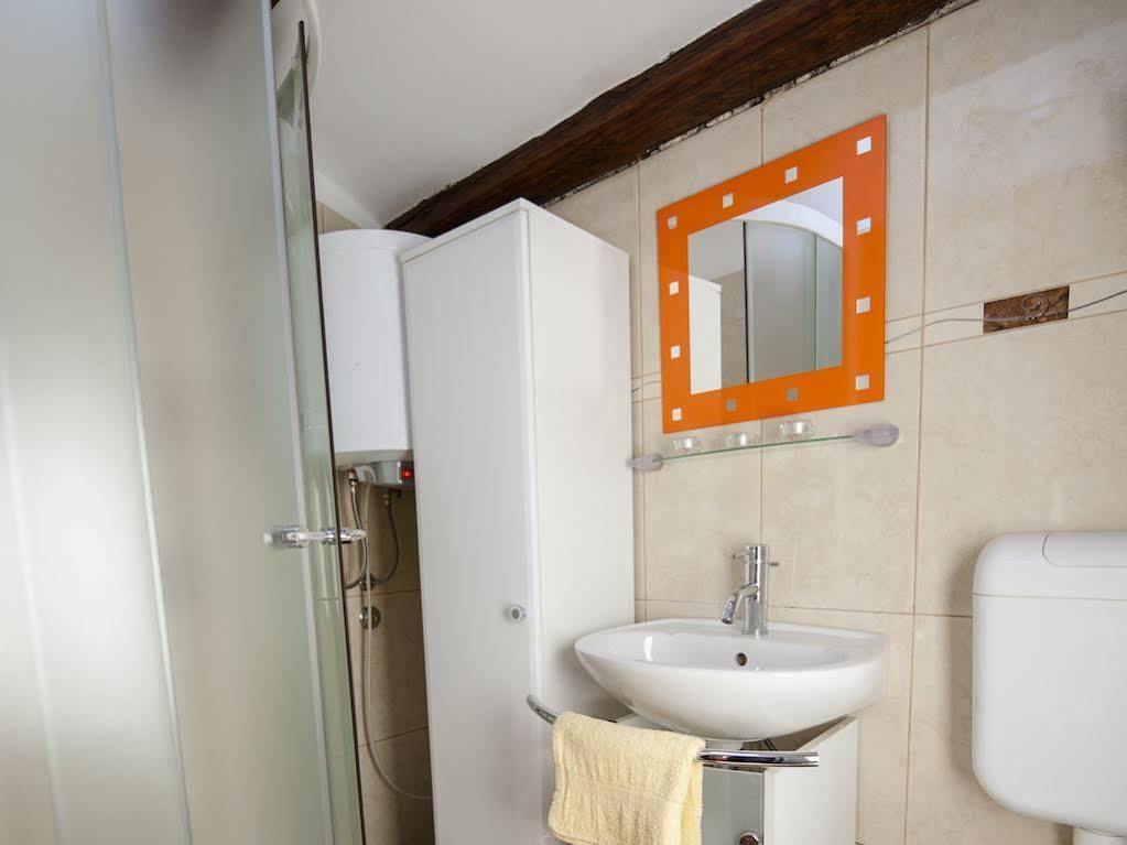 Holiday Apartment Daria 20 ロヴィニ エクステリア 写真