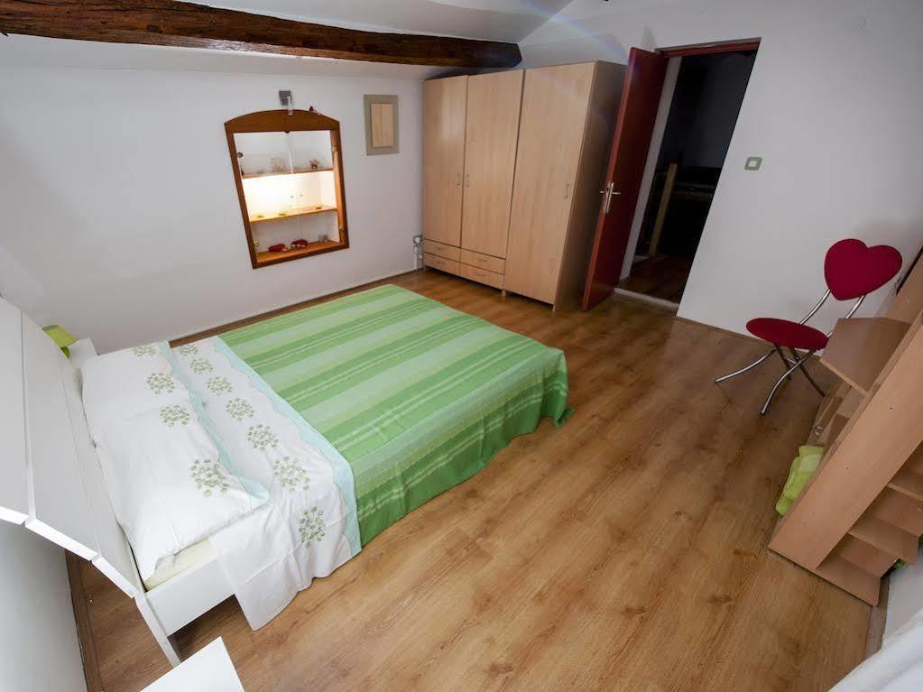 Holiday Apartment Daria 20 ロヴィニ エクステリア 写真
